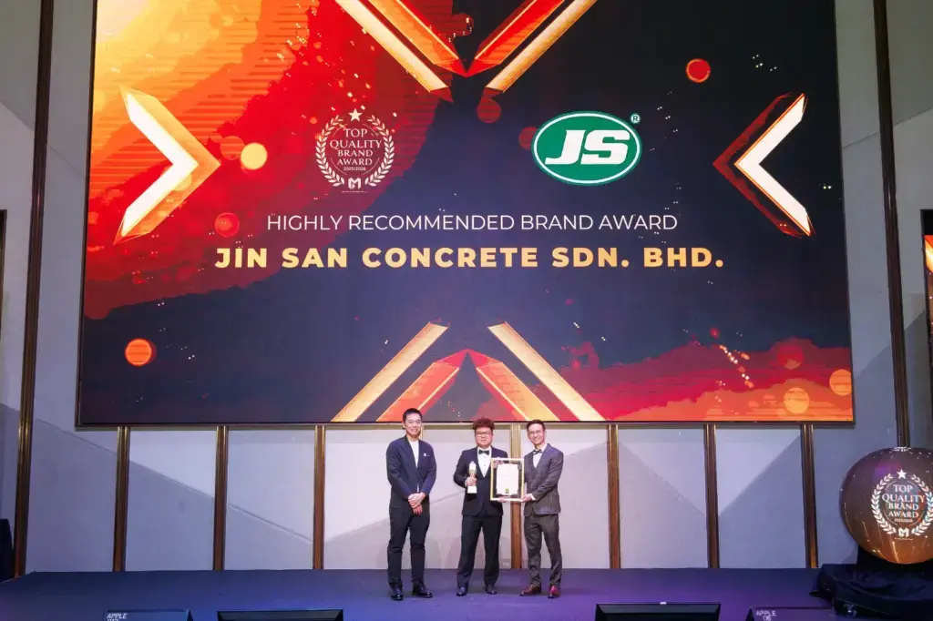 Jin San Concrete Sdn. Bhd. - Top Quality Brand Awards 2025/2026 (Highly Recommended Brand Award) - Mr. Benjamin Gung Sie Kai (Executive Director) receives award - Winner's Image