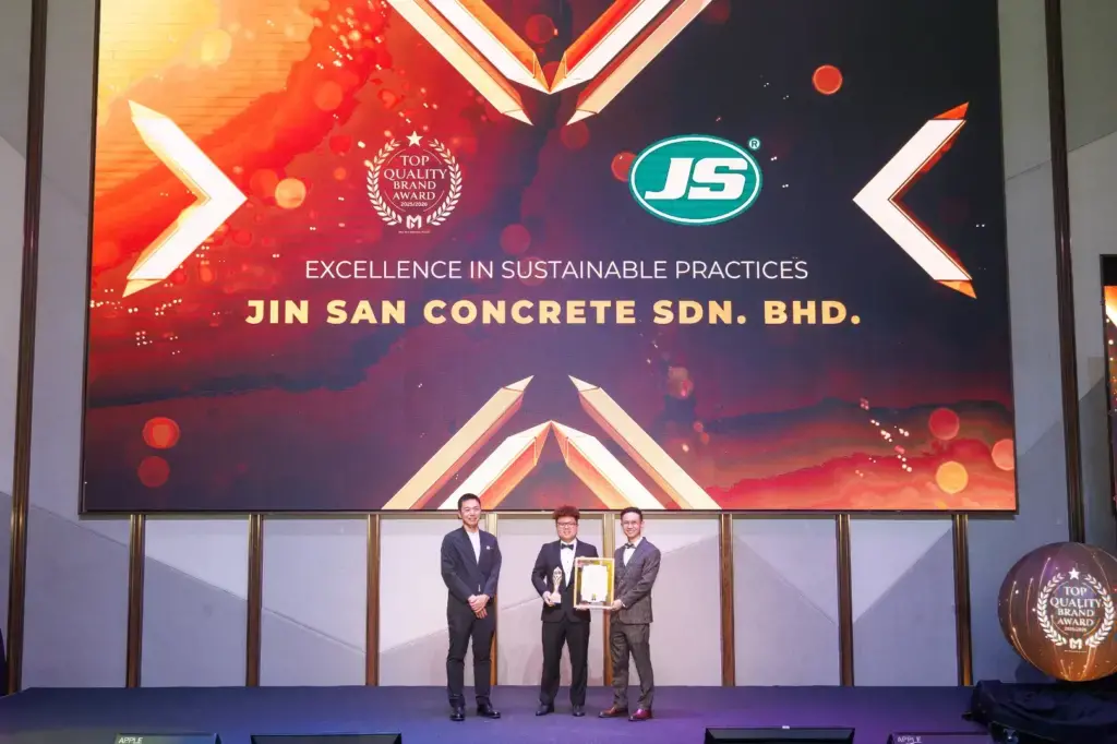 Jin San Concrete Sdn. Bhd. - Top Quality Brand Awards 2025/2026 - Mr. Benjamin Gung Sie Kai (Executive Director) receives award - Winner's Image