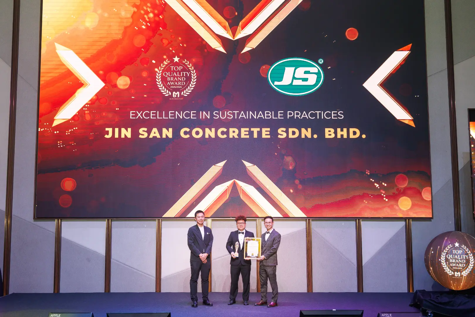 Jin San Concrete Sdn. Bhd. - Top Quality Brand Awards 2025/2026 - Mr. Benjamin Gung Sie Kai (Executive Director) receives award - Winner's Image