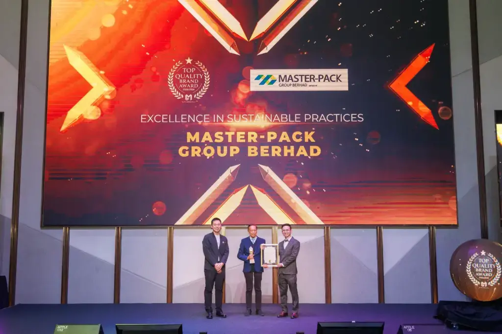 Master Pack Group Berhad - Top Quality Brand Awards 2025/2026 - Dato' Seri Syed Mohamad bin Syed Murtaza (Group Executive Chairman) receives award - Winner's Image